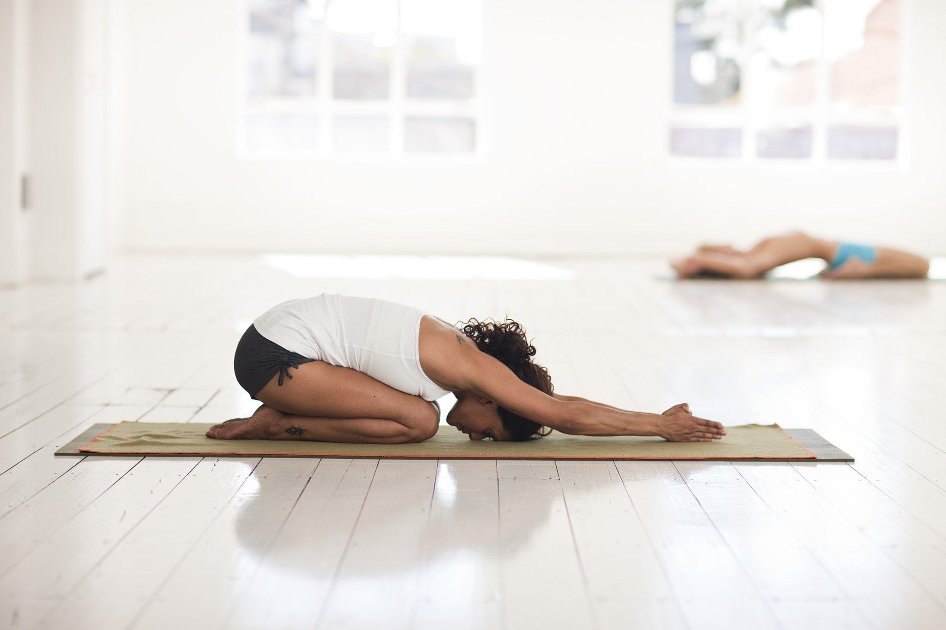 How CBD Oil Can Improve Your Yoga Routine